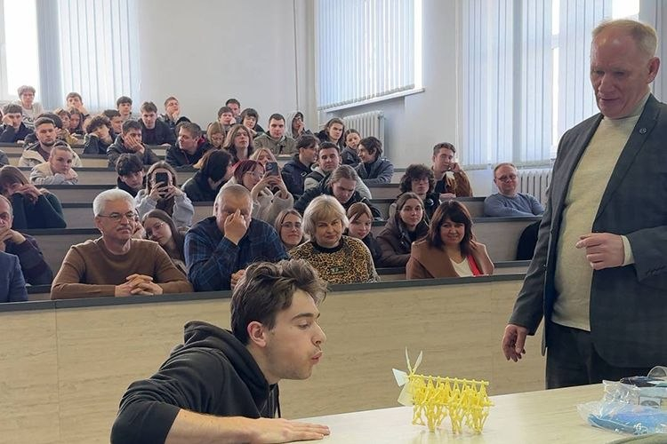Гостьова лекція та STEM-майстер-класи для здобувачів освіти ННІ ІНФОТЕХ та ННІ природничих і аграрних наук
